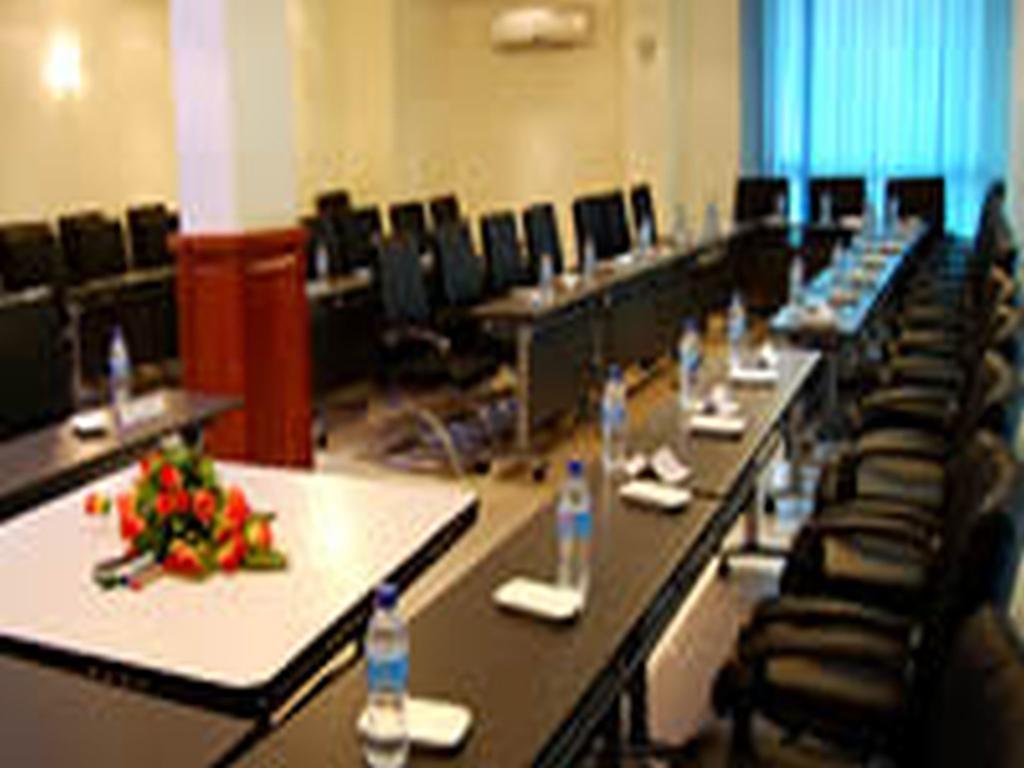 בוג'ומבורה Roca Golf Hotel מראה חיצוני תמונה