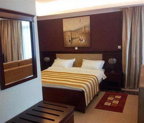בוג'ומבורה Roca Golf Hotel מראה חיצוני תמונה