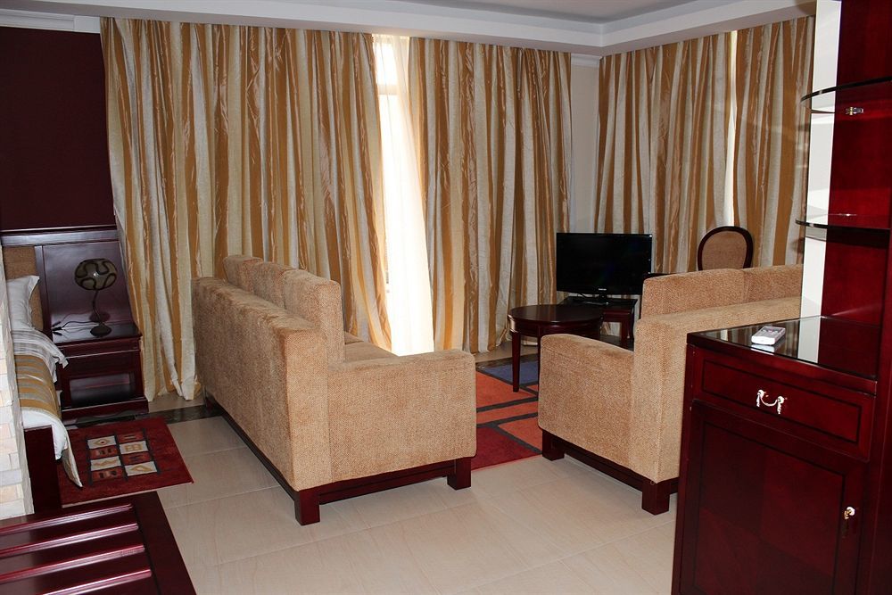 בוג'ומבורה Roca Golf Hotel מראה חיצוני תמונה